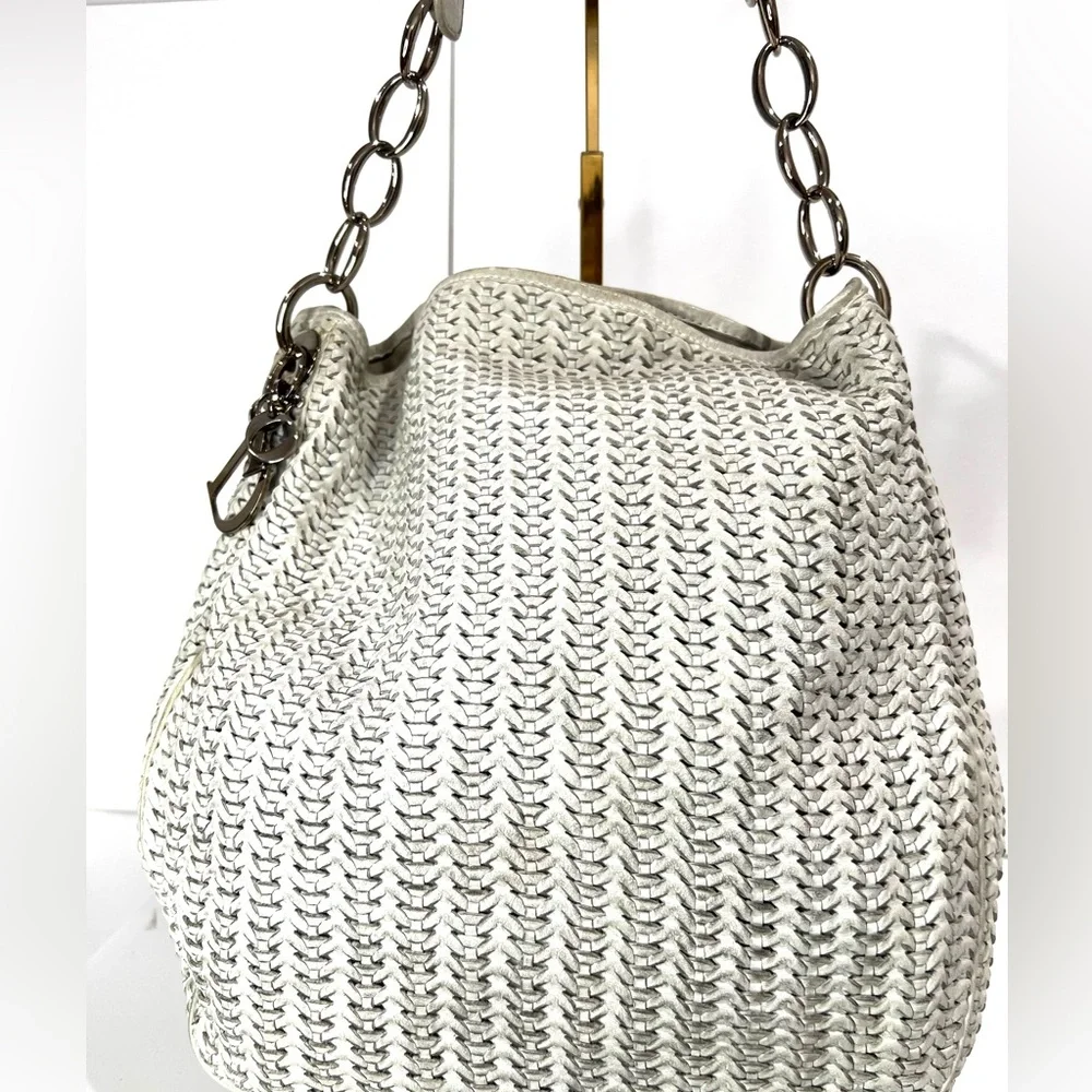 👜 Dior Avenue Bag - FIXER UPPER - Luxury Handbag Giveaway - Picture 7 of 15